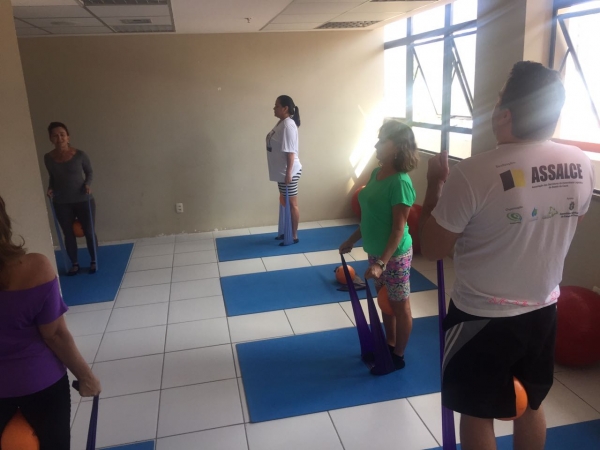 Servidores e servidoras praticaram Pilates nesta terça-feira (Foto: Divisão de Treinamento)