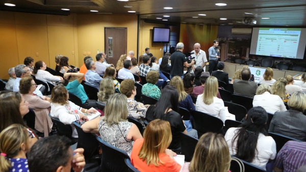 Servidores assistem palestra sobre Portal da Transparência (Foto: Marcos Moura)