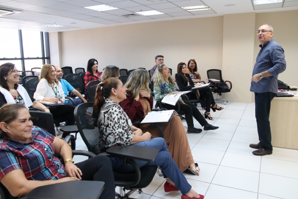 Cursos de línguas são distribuídos atualmente em 22 turmas (Foto: Bia Medeiros)