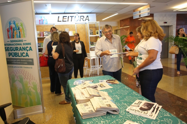 Stand do Núcleo de Comunicação Interna fica no 3º andar, do anexo II. (Foto: Máximo Moura).