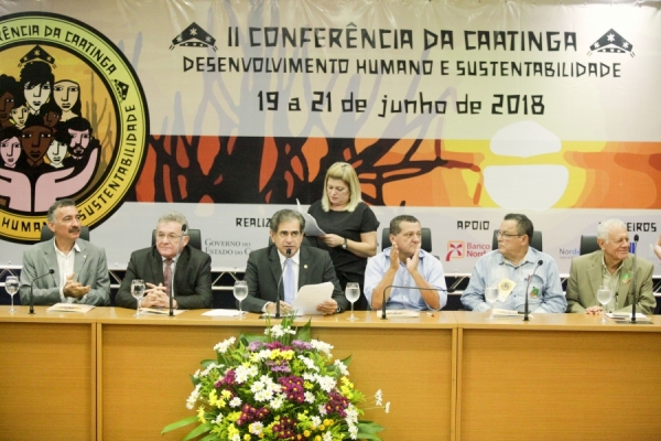 Presidente da AL-CE, Zezinho Albuquerque (o terceiro, da esquerda para a direita), durante o lançamento da Conferência, no dia 27 de março passado