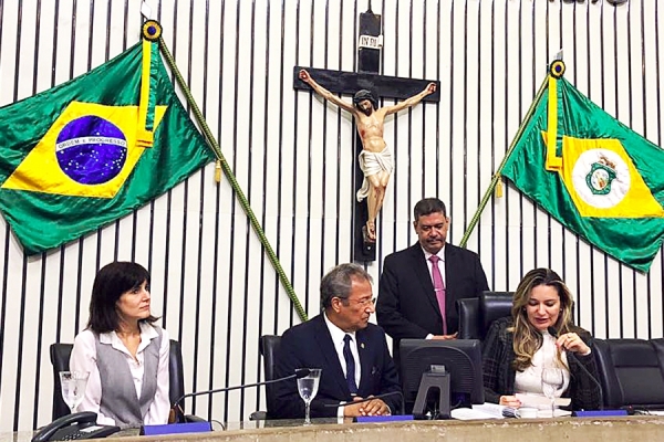 Josoniel da Silva e Ana Paula Vendramini ao lado da deputada Augusta Brito 