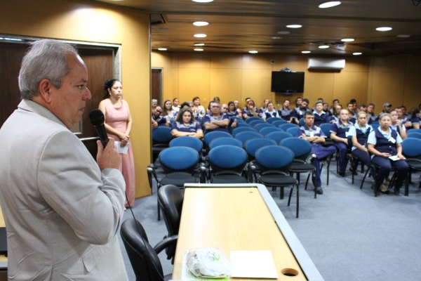 Diretor adjunto operacional Lindolfo Cordeiro fala na abertura da palestra