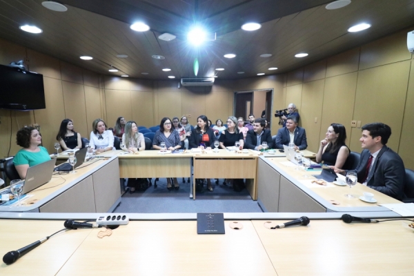 Reunião congregou representantes dos poderes Executivo, Legislativo e Judiciário