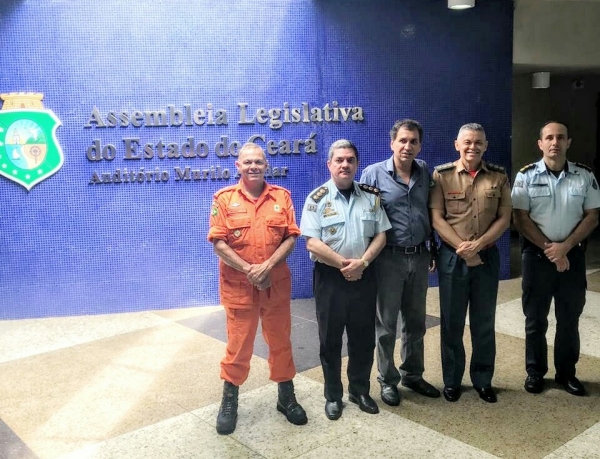 Representantes dos setores envolvidos na Caravana da Solidariedade durante a reunião