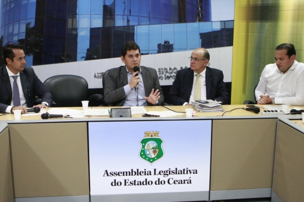 Deputados Vítor Valim, Audic Mota, Antônio Granja e Danniel Oliveira na reunião desta segunda-feira (27/05)