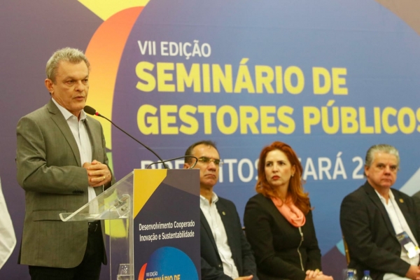 Presidente da Assembleia, José Sarto, discursa durante o evento