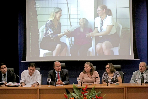 Parlamentares e diretores de setores prestigiaram a atividade