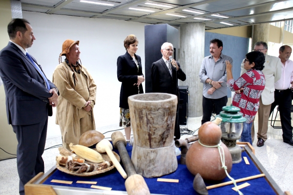 Presidente do Malce, Osmar Diógenes, discursa na abertura da exposição 