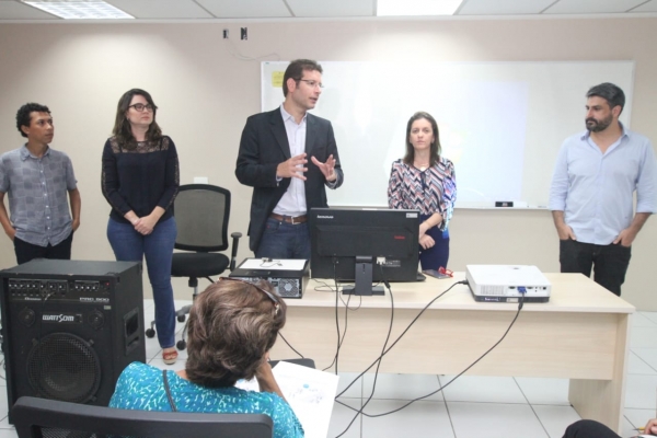 Deputado Renato Roseno e membros do Comitê durante a abertura da formação, nesta segunda-feira (15/07)