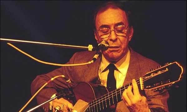 Cantor e compositor João Gilberto