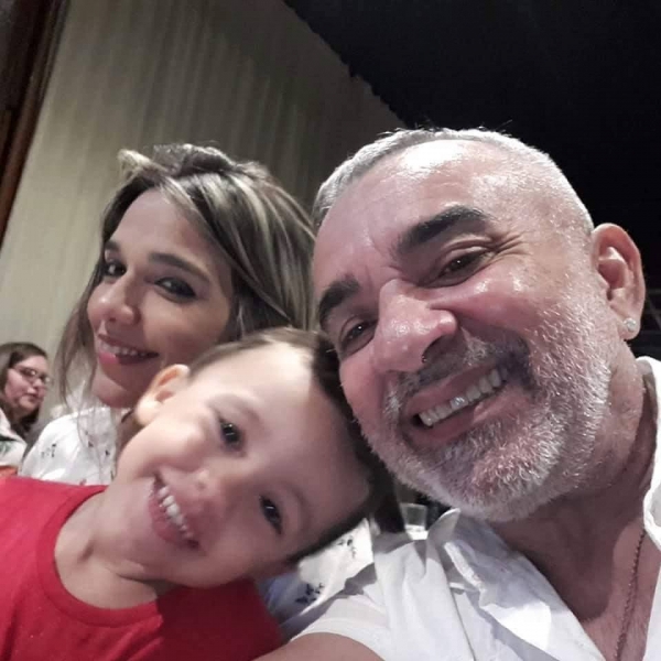 Welington Sena ao lado da filha Gabriele e do neto Renan, de três anos    