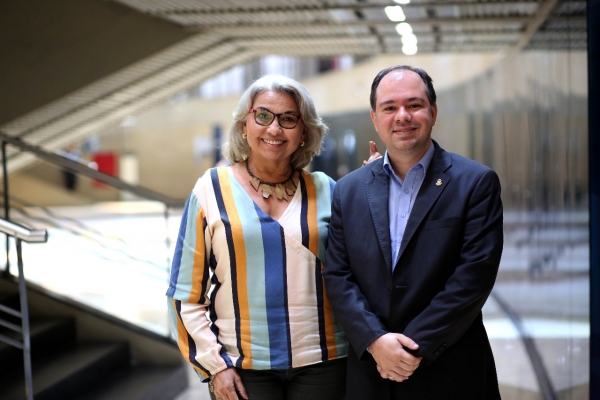 Fátima Abreu e Renato Borges participarão do evento apresentando ações das emissoras do Poder Legislativo