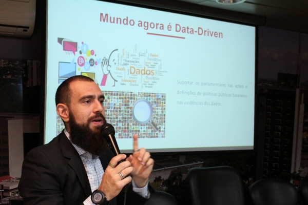 Vander Muniz tratou de temas como a inteligência artificial e seus impactos no cotidiano dos servidores