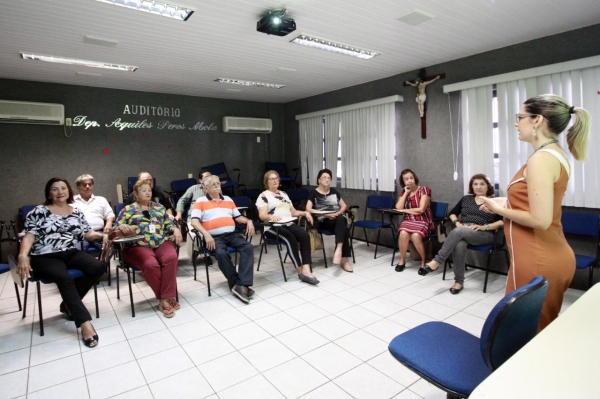 Encontros são realizados às sextas-feiras, de forma alternada, e estão abertos à participação dos interessados