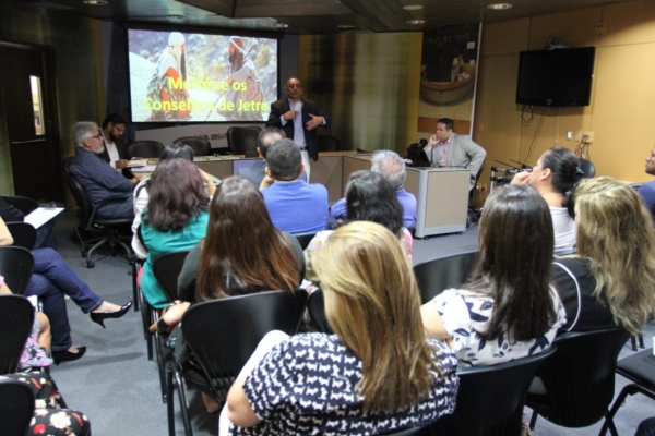 Atividade contou com debate sobre assessoria parlamentar à luz da história e das religiões