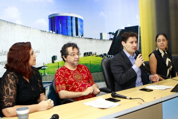 Palestra reuniu parlamentares e servidores