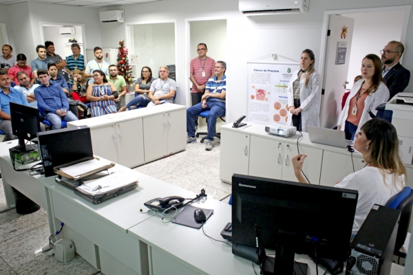 Servidores dos setores durante a reunião 