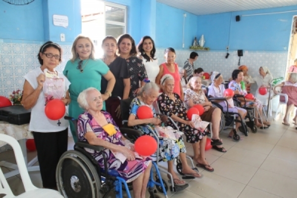 Integrantes do MMLC na atividade realizada na Casa de Nazaré