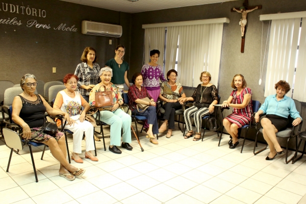 Canções carnavalescas animaram o encontro realizado nesta sexta-feira (14/02)