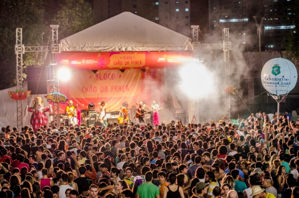 Praça Verde é palco de show no Centro Cultural