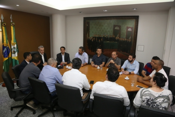 Reunião entre o presidente José Sarto e deputados estaduais, nesta sexta-feira (28/02)