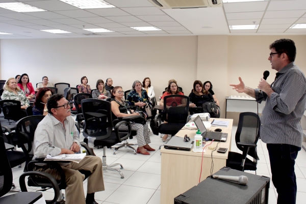 Curso é ministrado por Henrique Martins