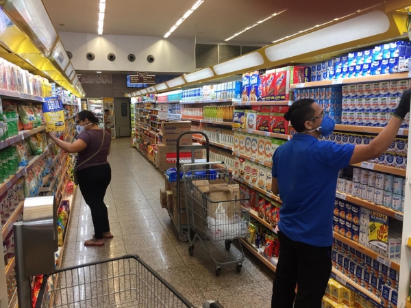 Uso de máscaras durante ida aos supermercados é essencial para evitar a disseminação do coronavírus