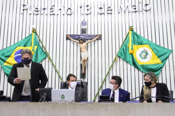 Deputados Osmar Baquit, Evandro Leitão, Jeová Mota e Augusta Brito durante o anúncio da composição das comissões técnicas da Casa