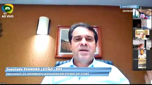 Presidente da Al, Evandro Leitão, durante a sessão desta terça-feira (23/03)