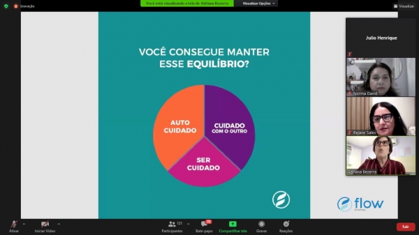 Adriana Bezerra, psicóloga, ministrou Webinar sobre o tema