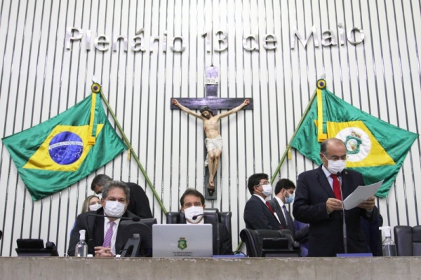 Deputado Antonio Granja (primeiro da direita para a esquerda) assinou a Portaria