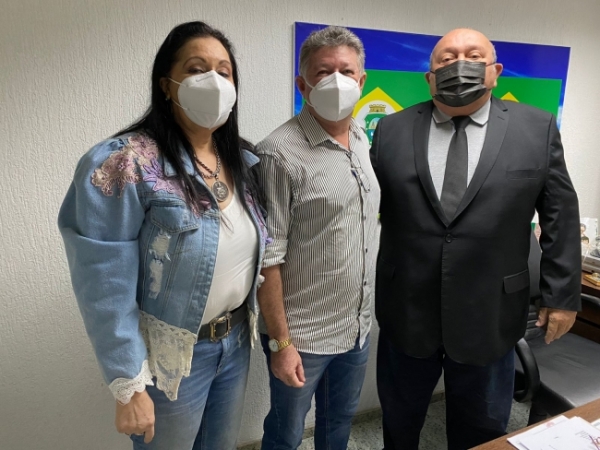  Deputado Fernando Hugo, Presidente do Procon Assembleia e  a diretora-geral do Procon, Valéria Cavalcante, recebem o presidente da Câmara Municipal de Redenção