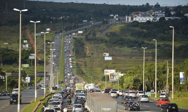 Fluxo de veículos do interior a Fortaleza deve ser intenso entre terça (01/03) e quarta-feira (02/03)