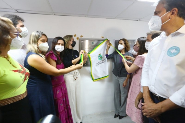 Autoridades durante a inauguração do equipamento