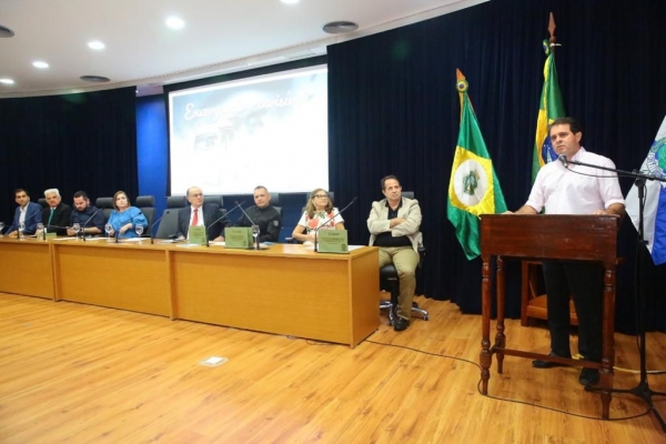 Presidente da Assembleia, Evandro Leitão, fala durante a atividade