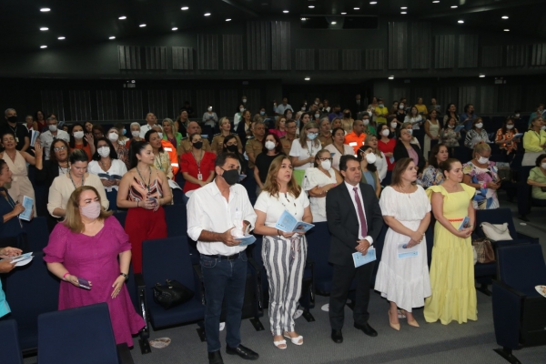 Parlamentares e servidores participaram da celebração