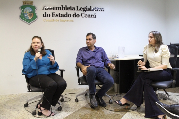 Fernanda Pessoa, Luis Edson e Magnólia Paiva durante o encontro