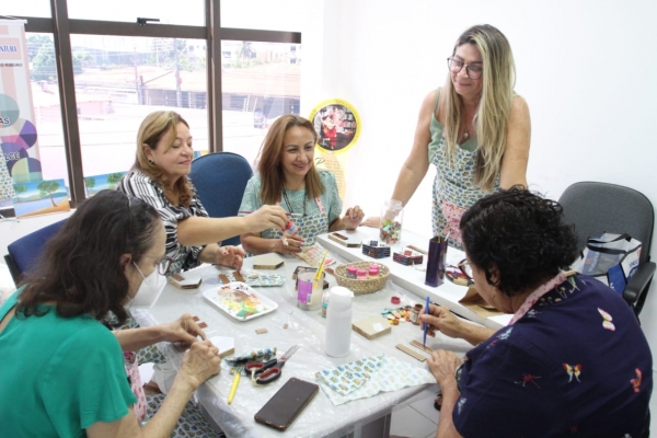 Oficina tem Verônica Barreto como facilitadora, com o apoio de Ivanda Albuquerque