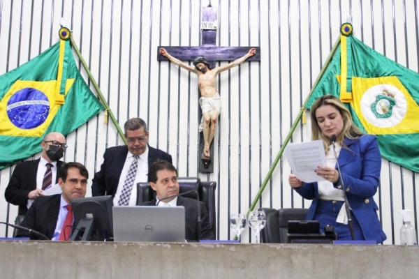 Deputados Salmito e Evandro Leitão, ambos reeleitos, e Augusta Brito, primeira suplente do senador eleito Camilo Santana