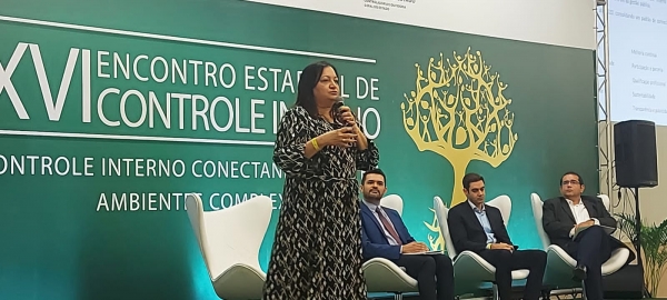 Sílvia Helena Correia durante a apresentação