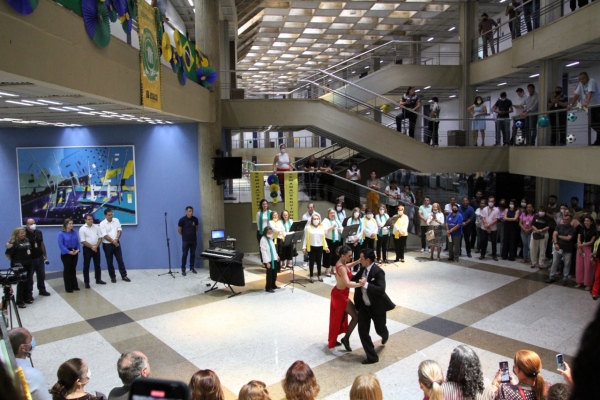 Casal Priscila e Beto fez apresentações de Tango argentino na abertura da Semana do Servidor