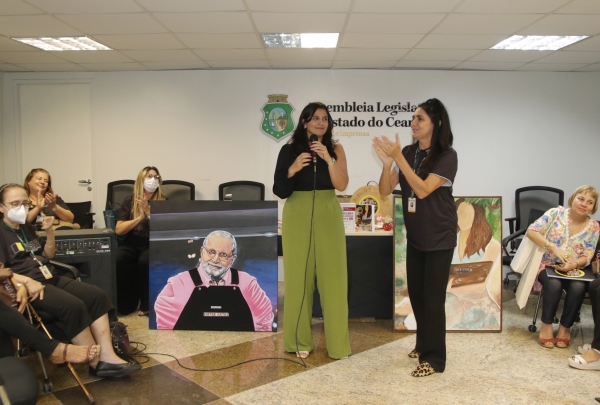 Viviane Vale e Jacqueline Assunção durante a poética