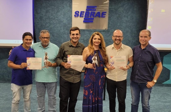 Dídio Lopes, Dário Gabriel, Rafael Luís Azevedo, Ian Gomes, Rafael Veras e Jorge Luiz durante a premiação