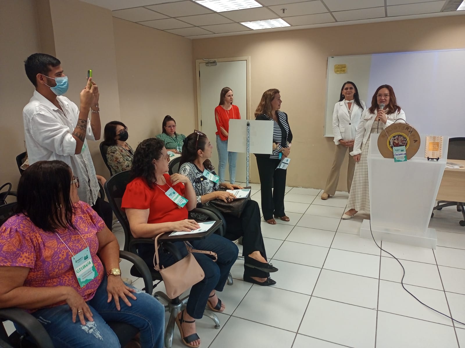 Diretora do DGP, Elenice Ferreira Lima, durante o curso