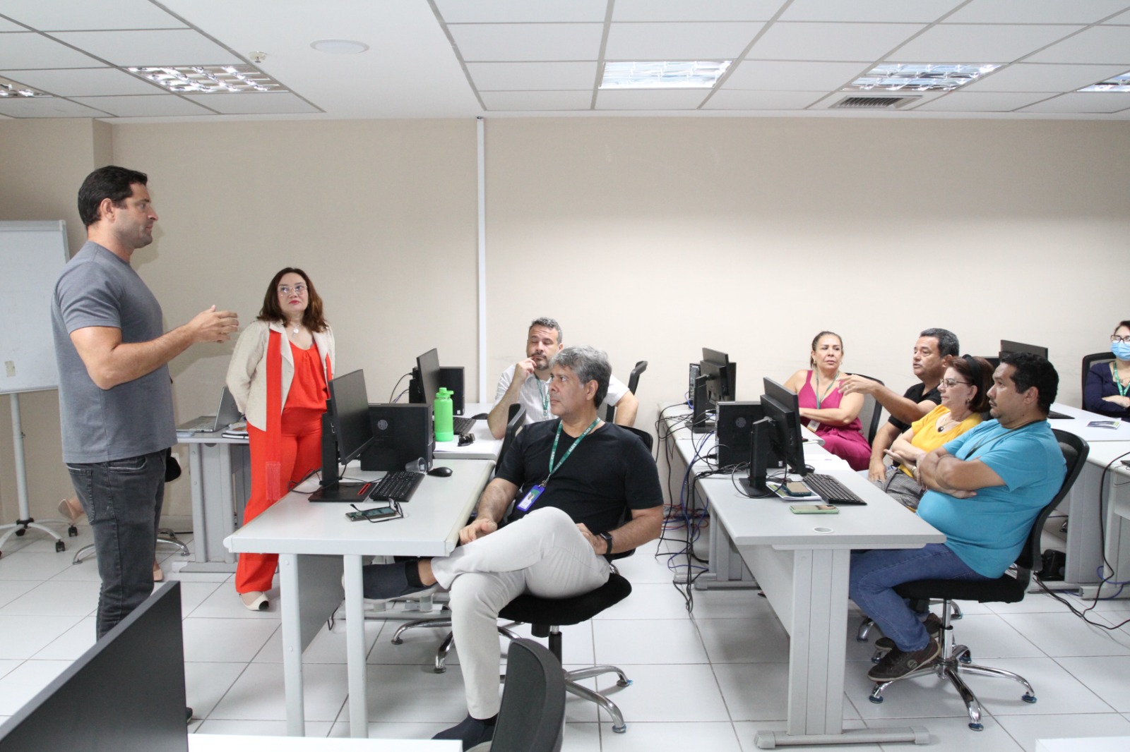 Treinamento foi realizado na sala de multimídia da Unipace