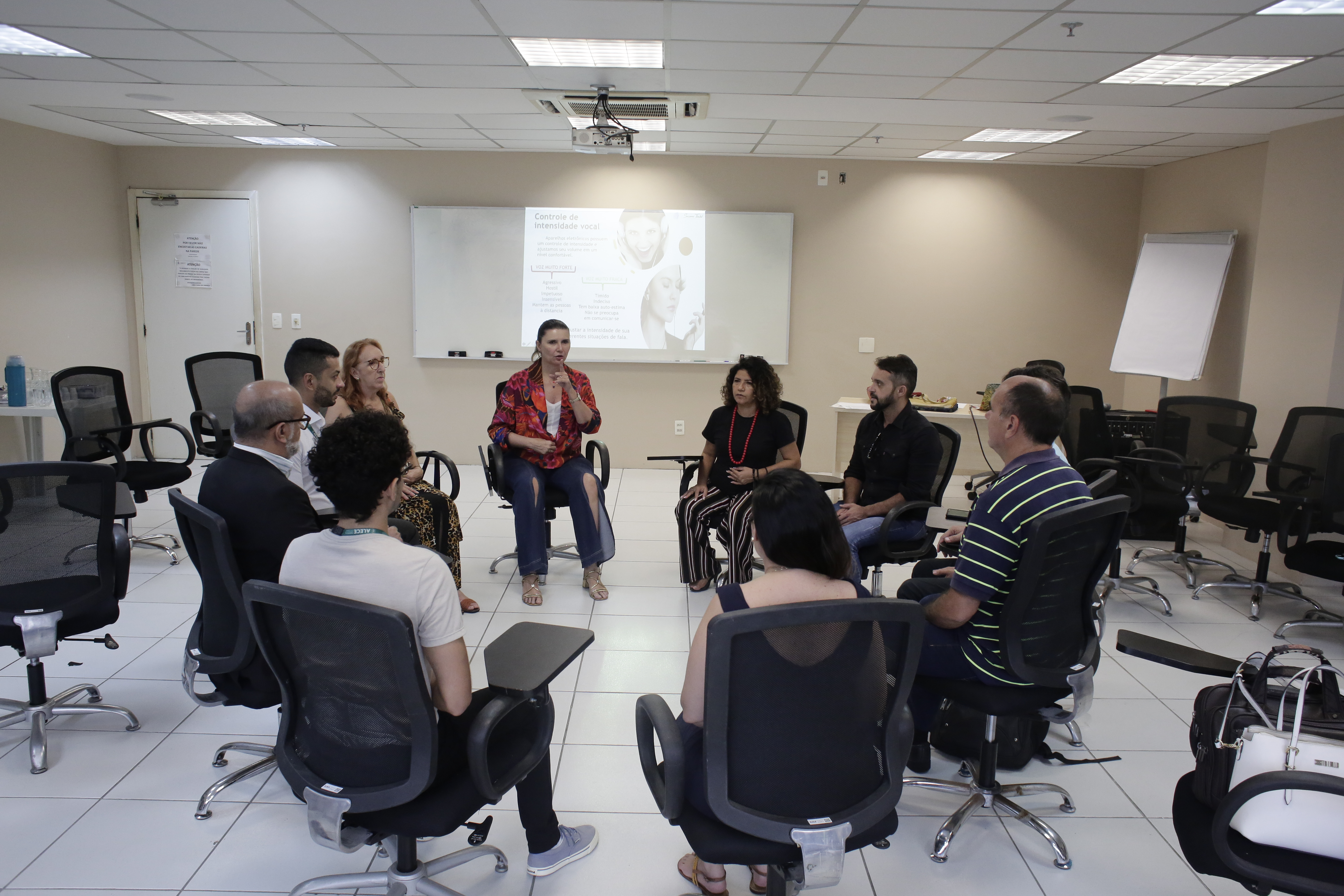 Orientadora da Célula de Fonoaudiologia do DSAS, Socorro Timbó, foi responsável pelo conteúdo relativo à voz e dicção