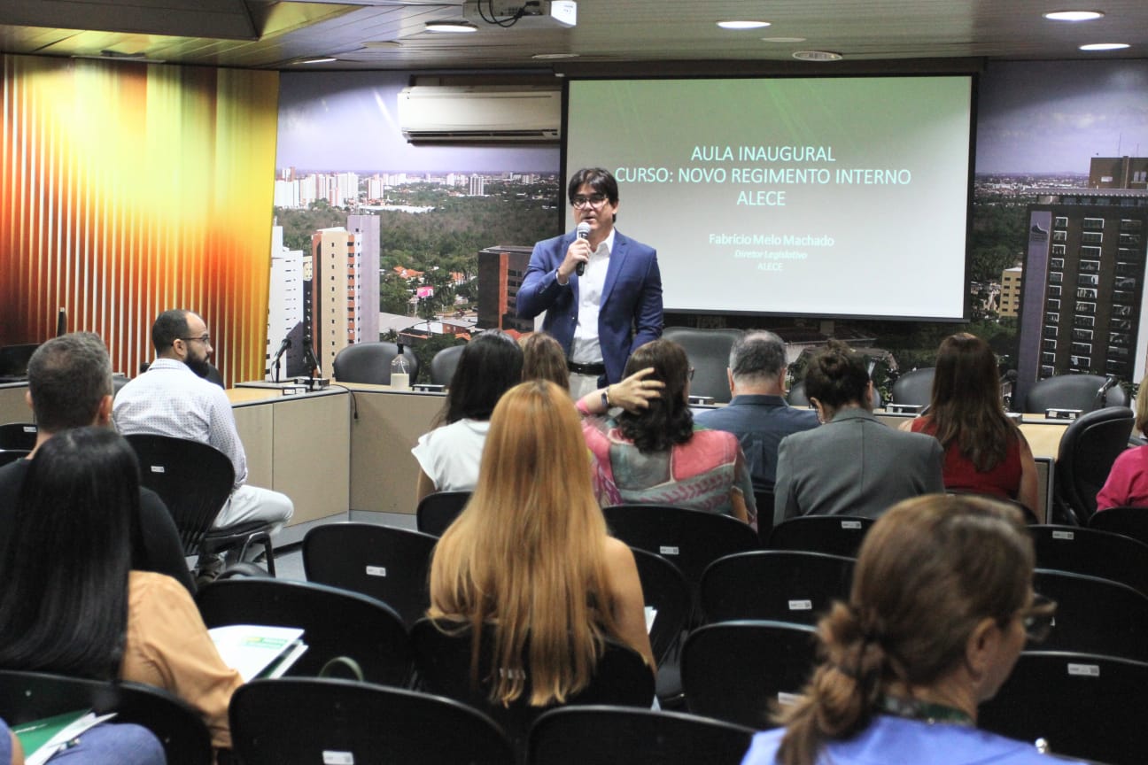 Diretor Legislativo da Assembleia, Fabrício Machado, na aula inaugural