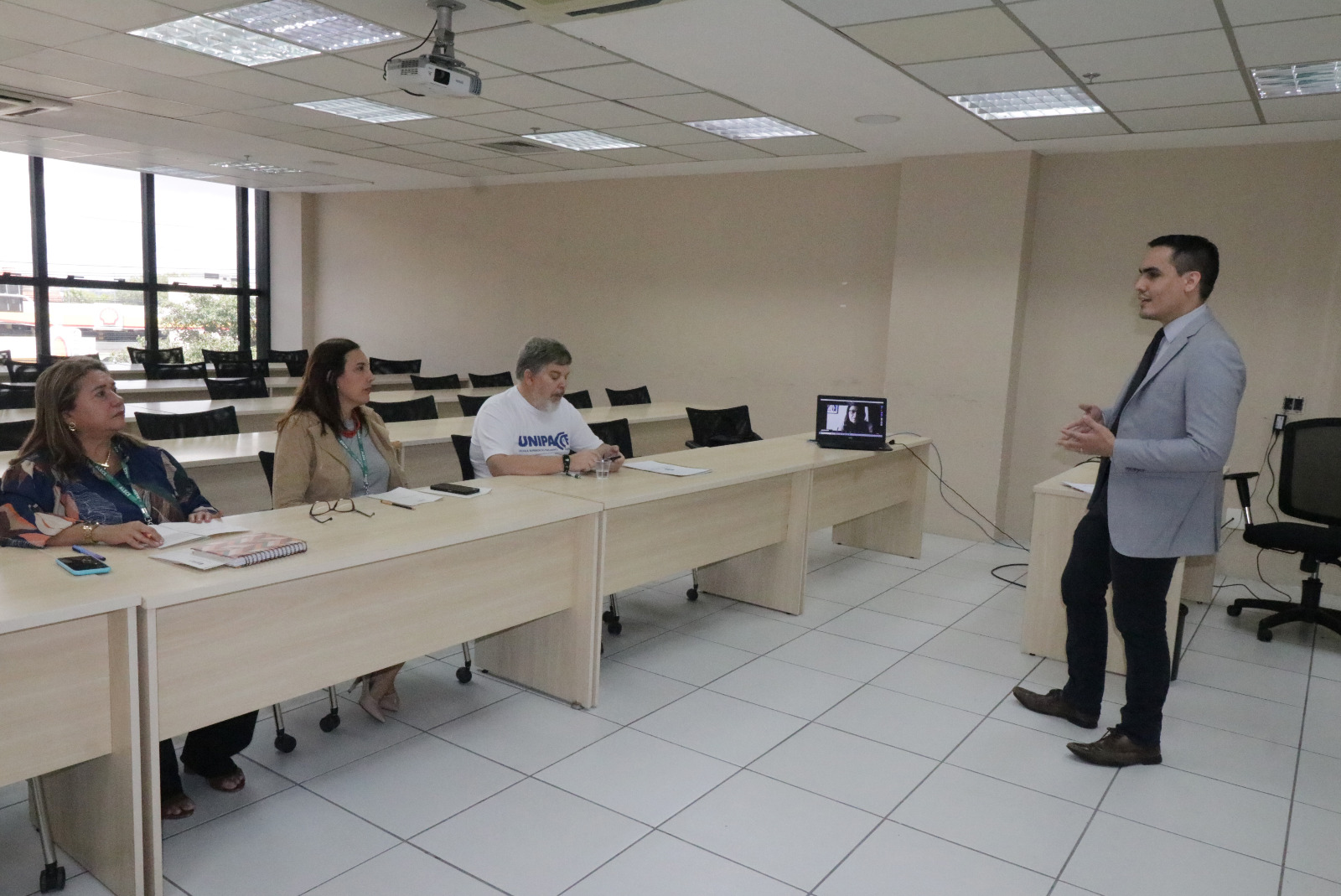 Raul Pinheiro durante apresentação do seu trabalho