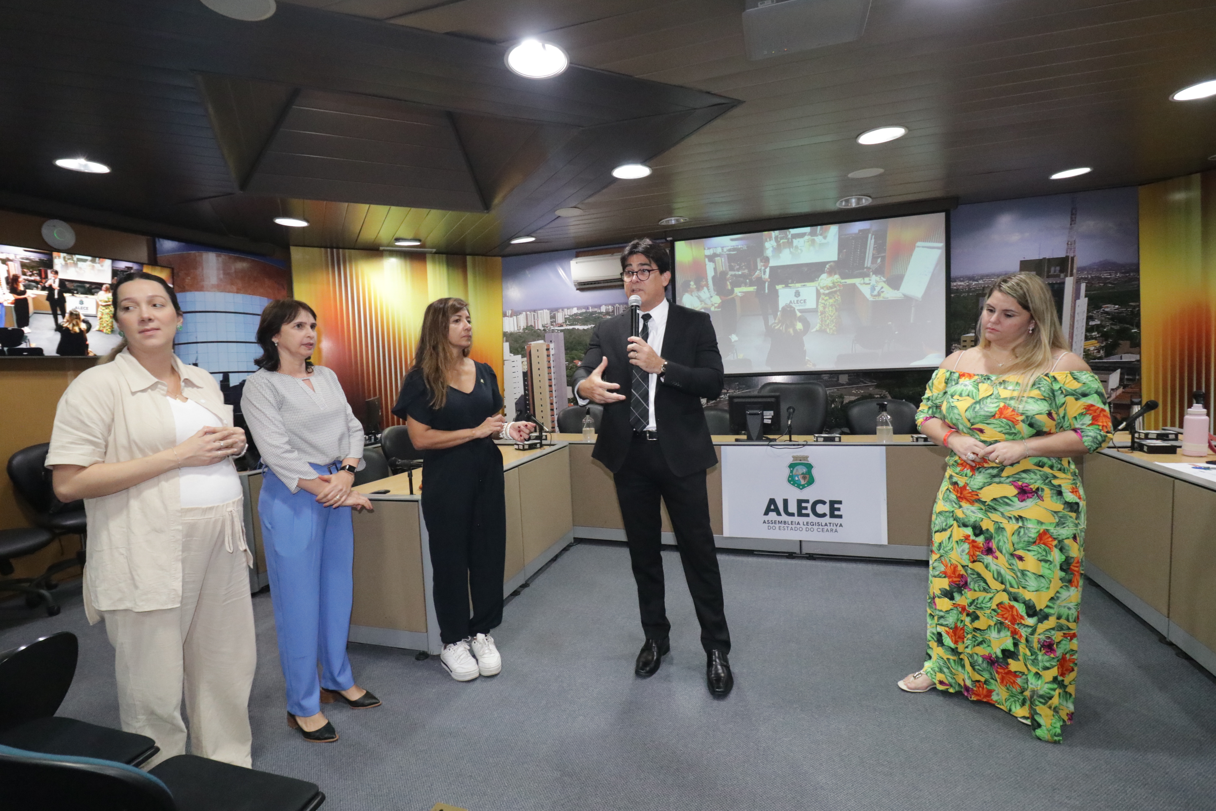 Diretor legislativo da Alece, Fabrício Machado, durante a atividade